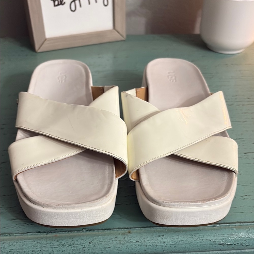 Women's Cream Ugg Slide Sandals SZ 8.5 box 146